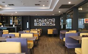 โรงแรมบุษราคัม